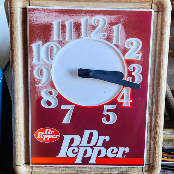 Vintage 1980s Dr Pepper Wall Clock Wood Grain Plastic Howard Company - Picture 1 of 3